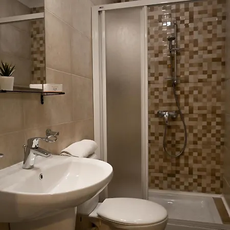 Sharon Court 4*