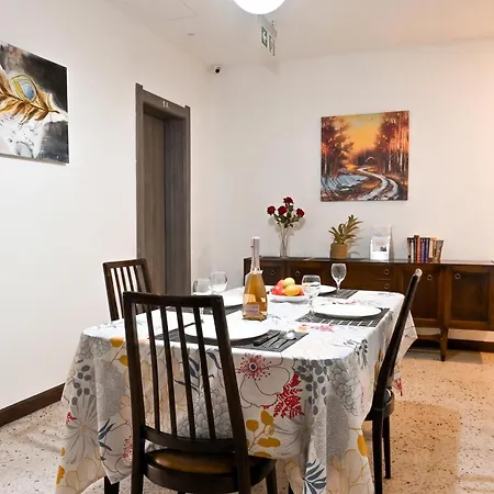 Sharon Court 3*