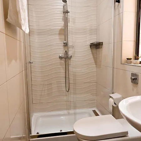 Sharon Court 3*