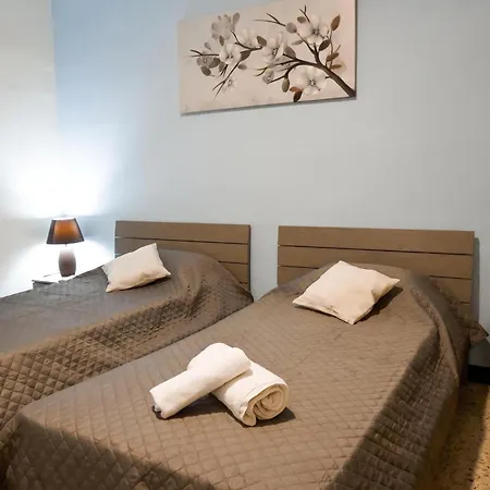 Sharon Court 3*