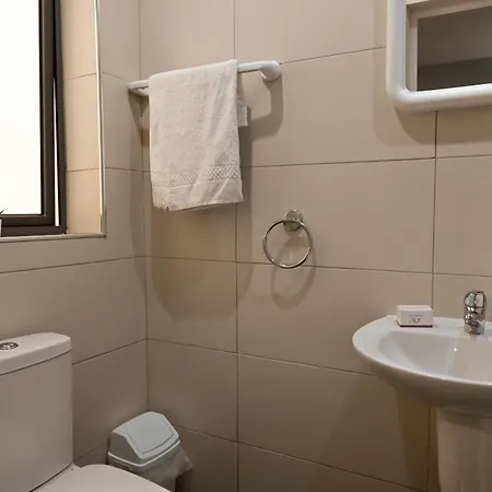 Sharon Court 4* 圣保罗湾城